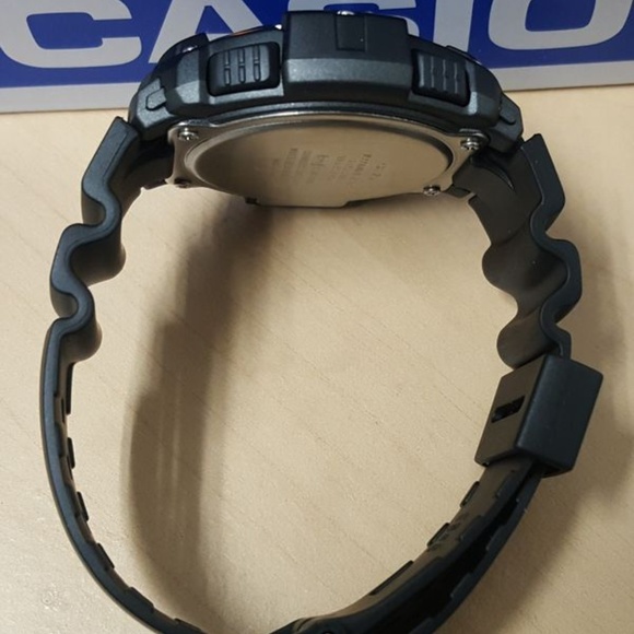 Casio Sports Gear Altimeter Barometer Watch - Picture 4 of 8